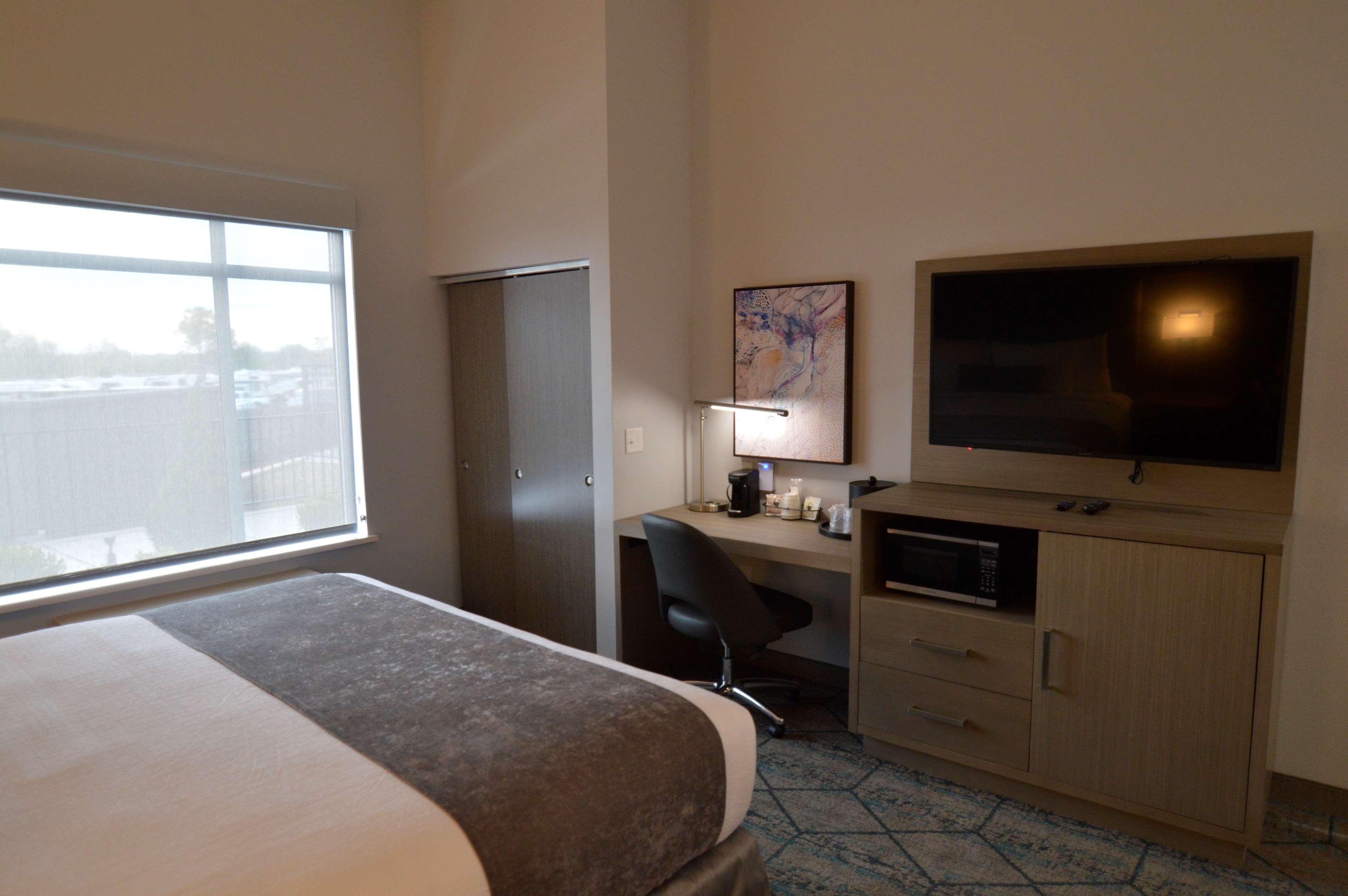 Best Western Plus Executive Residency Oklahoma City I-35 Экстерьер фото