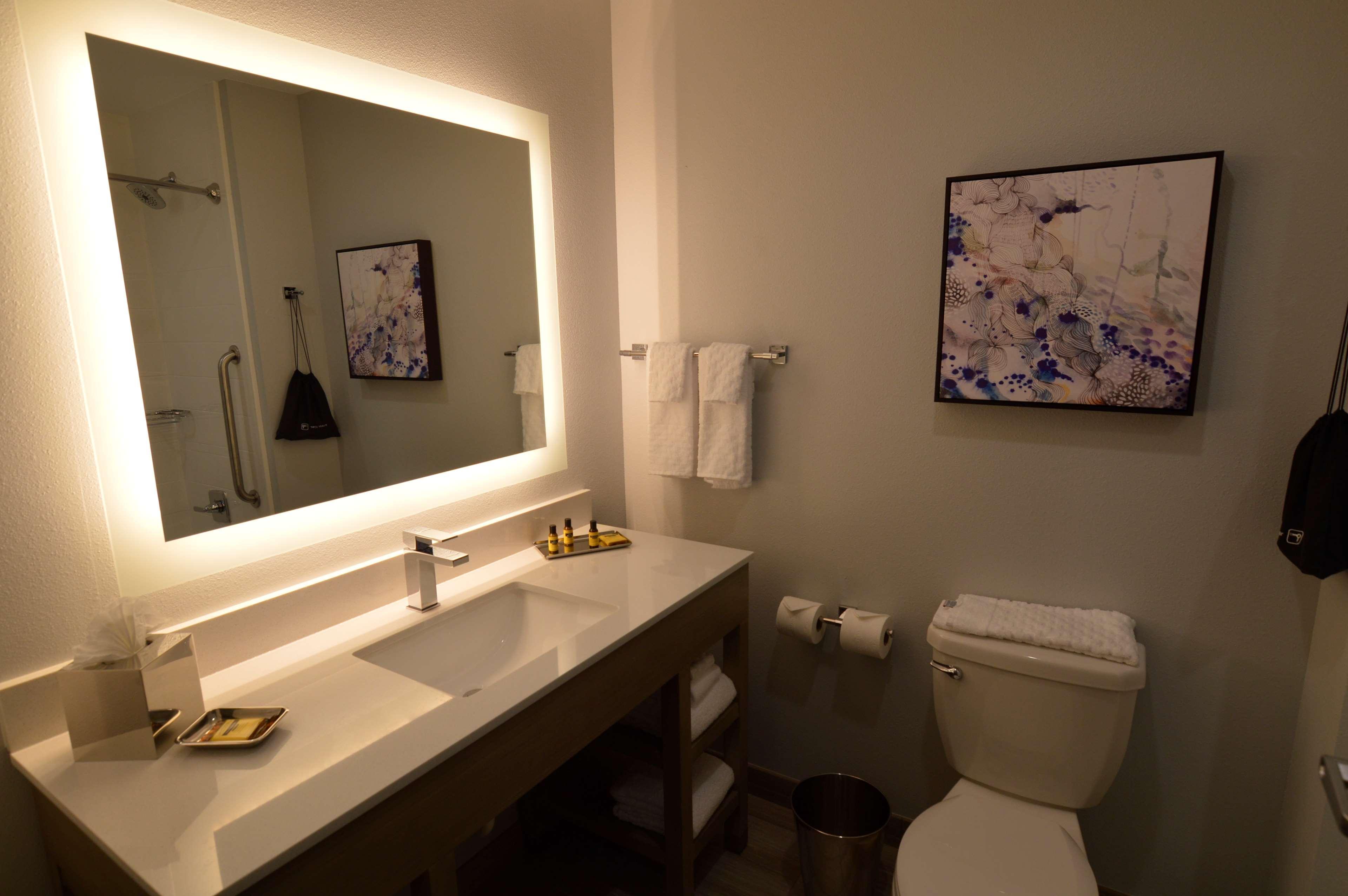 Best Western Plus Executive Residency Oklahoma City I-35 Экстерьер фото
